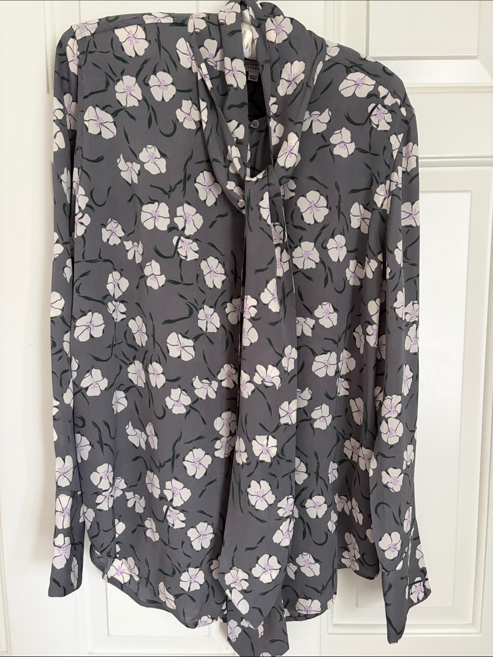 EQUIPMENT Women's Floral Tie-Neck Blouse - Charcoal Gray with WH/pink Flowers